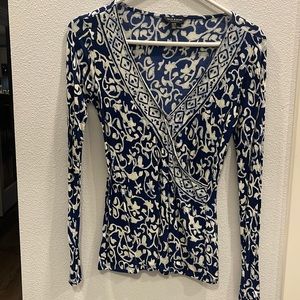 Lucky brand, casual low-cut v-neck shirts. Size XP